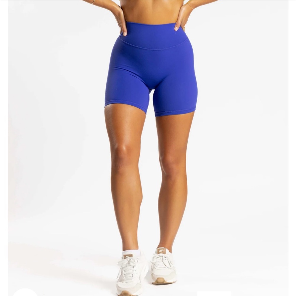 P'tula Blue Bike Shorts with Moisture-Wicking Fabric 6 inch inseam - color Auzul